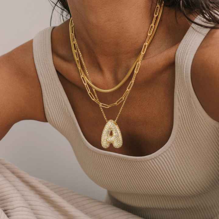 Collar de inicial con burbujas Hailey