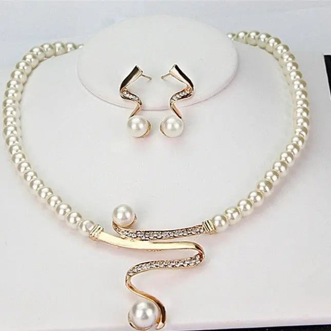Conjunto Collar y Pendientes Perlas