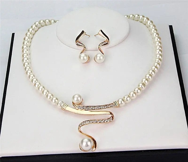 Conjunto Collar y Pendientes Perlas
