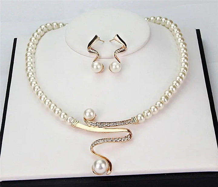 Conjunto Collar y Pendientes Perlas
