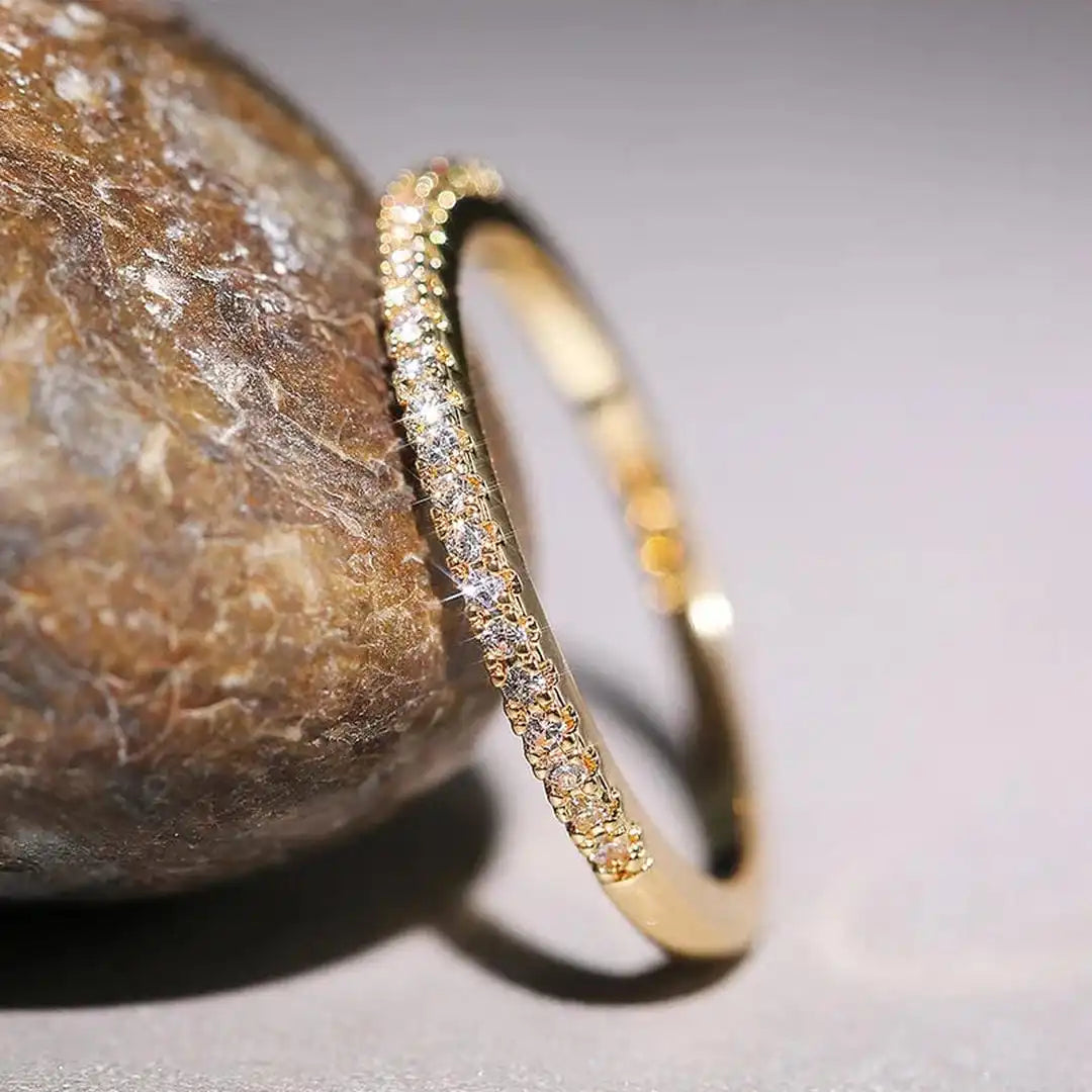 Anillo Minimalista con Circonitas Elyse