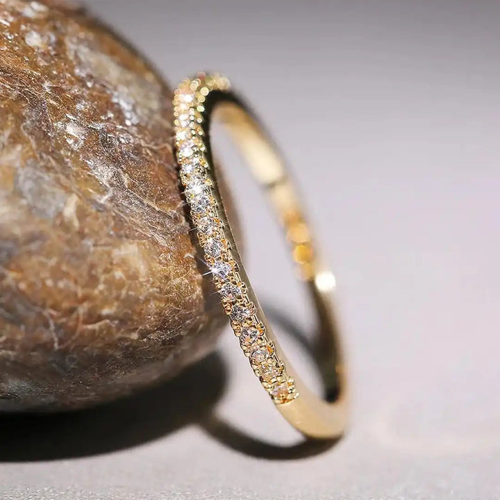 Anillo Minimalista con Circonitas Elyse