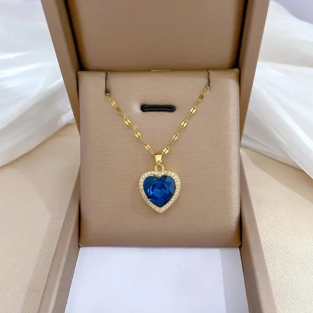 Collar Dorado con Colgante