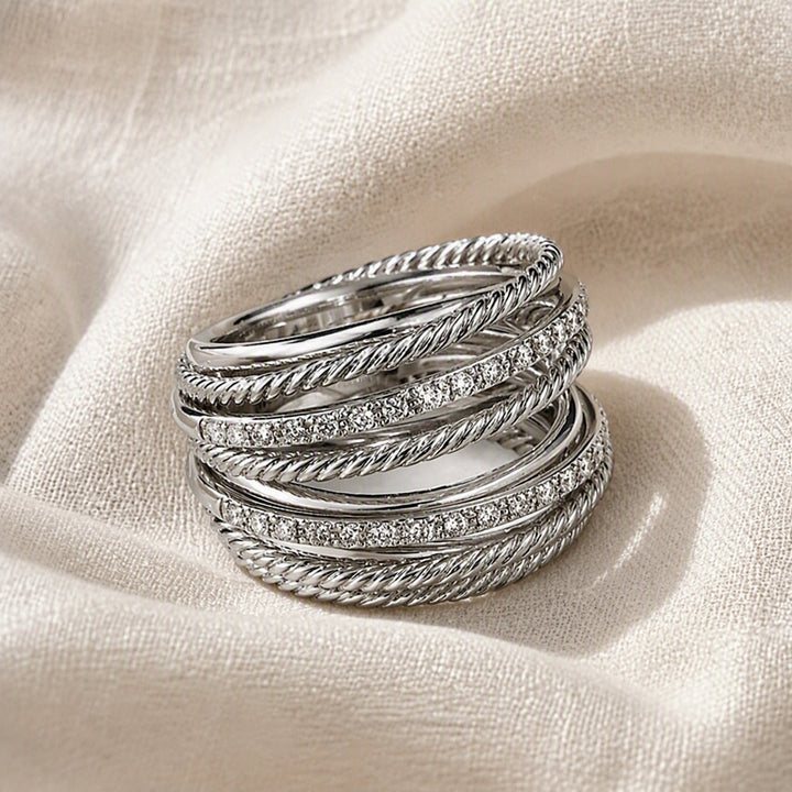 Anillo Cruzado en Capas con Circonitas
