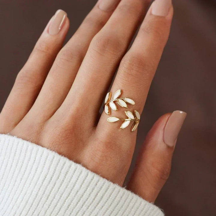 Anillo Hoja Blanca Ajustable
