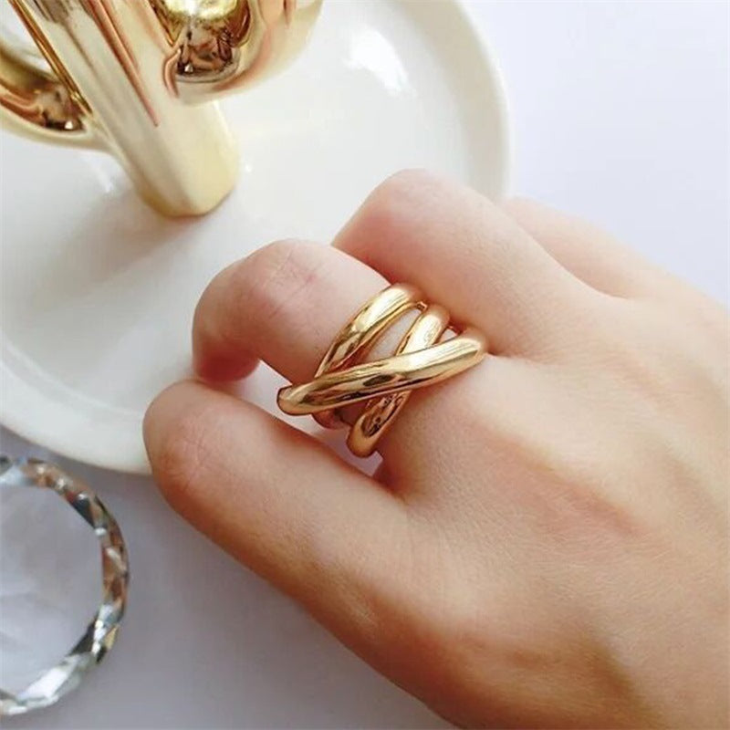 Anillo de capas delicadas con diseño
