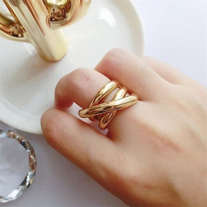 Anillo de capas delicadas con diseño