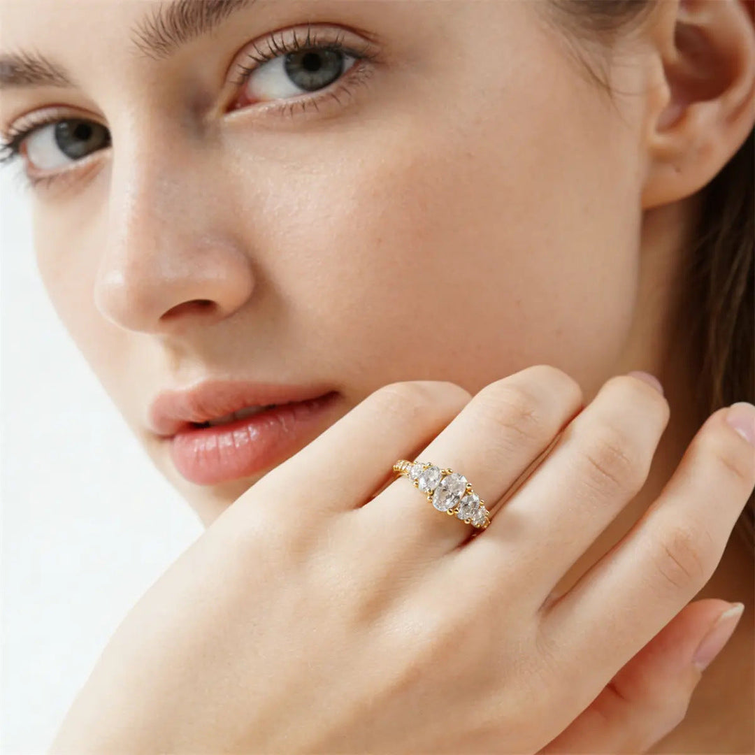 Anillo Cinco Piedras Ovalado