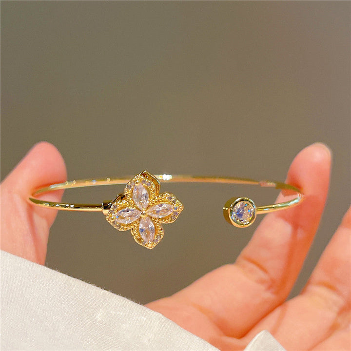 Pulsera giratoria de pétalos brillantes