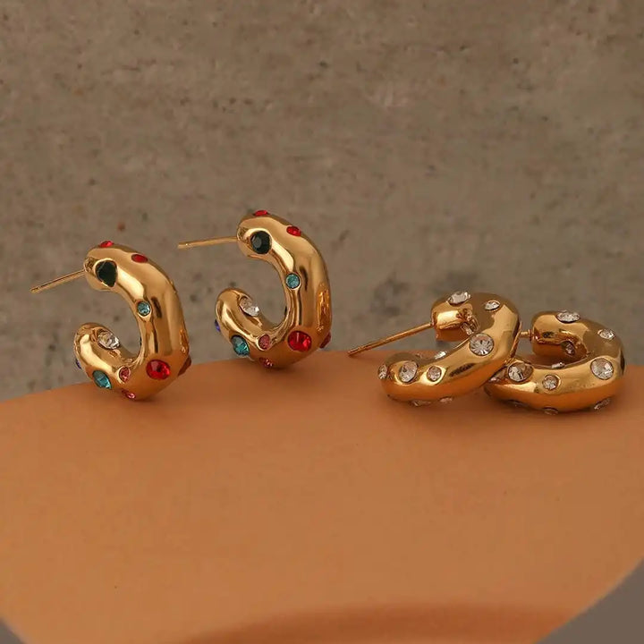 Aros Circulares Dorados con Circonitas Resplandecientes