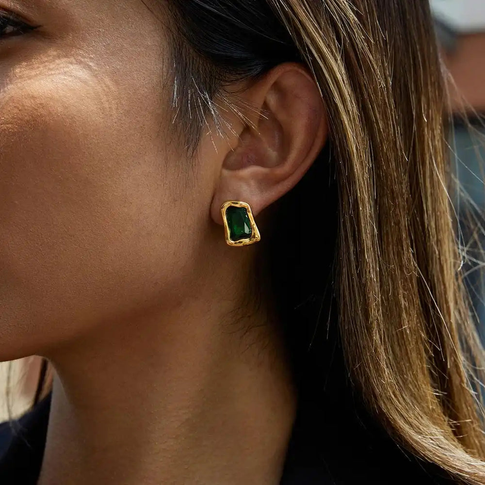 Pendientes Cuadrados Dorados con Circonitas Atemporales
