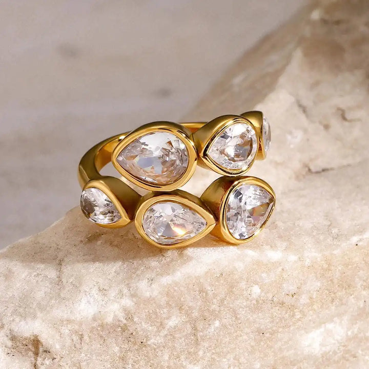 Anillo Racimo Lágrima Cinco Piedras