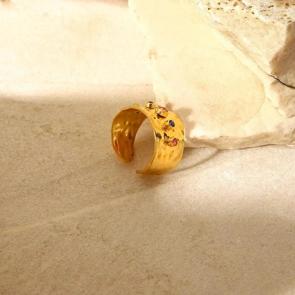 Anillo Vintage Dorado con Circonitas