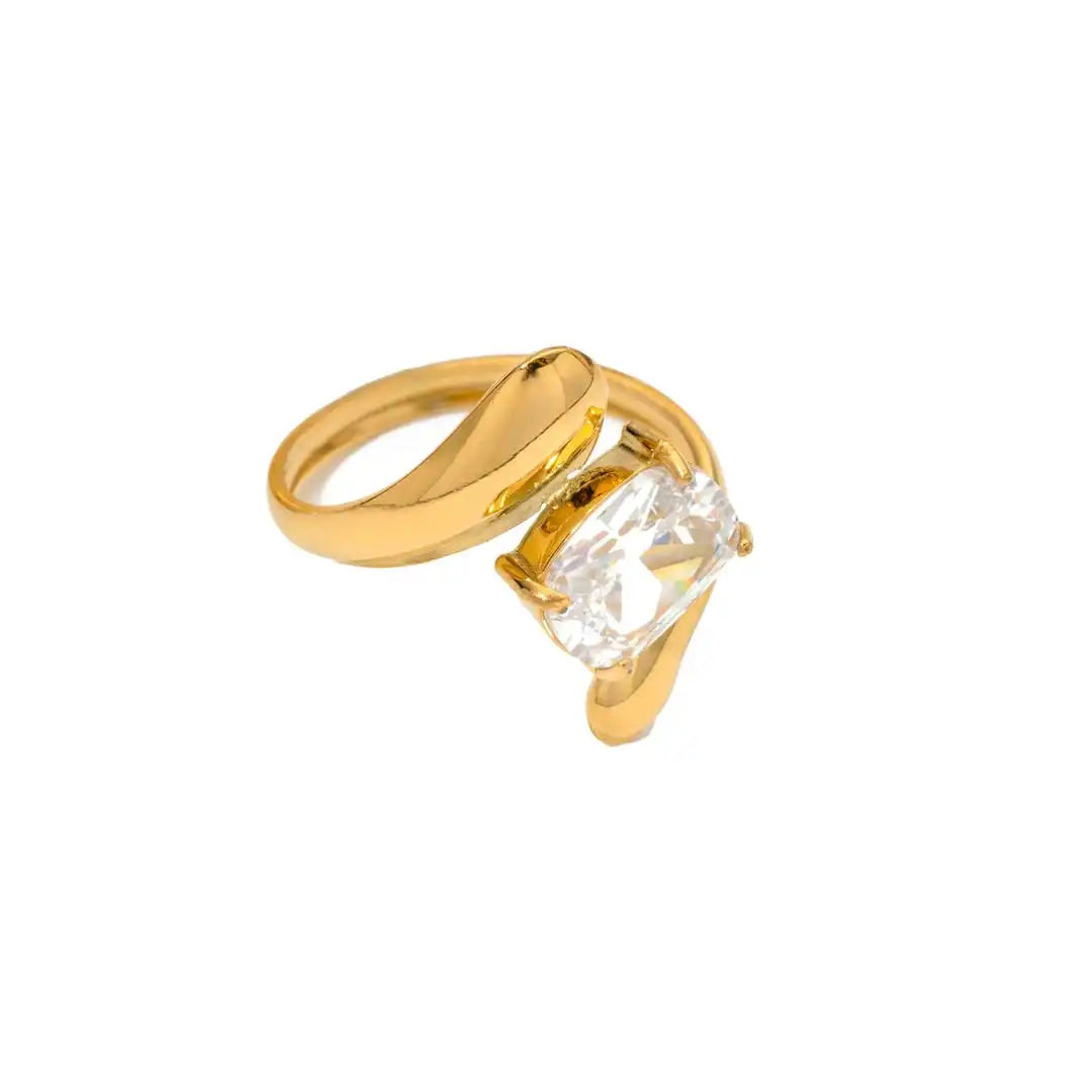 Anillo Gota de Agua Dorado con Circonita Atemporal