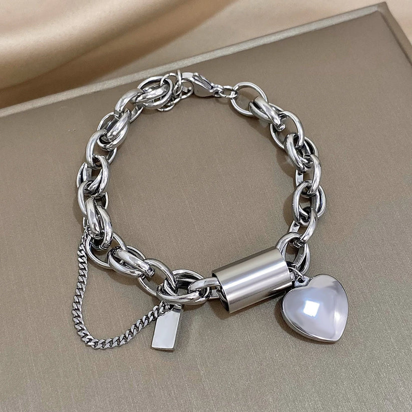 Pulsera Gruesa Corazón Colgante
