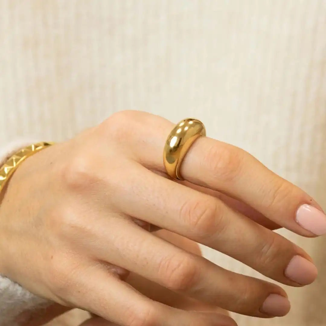 Anillo Arco Dorado Atemporal