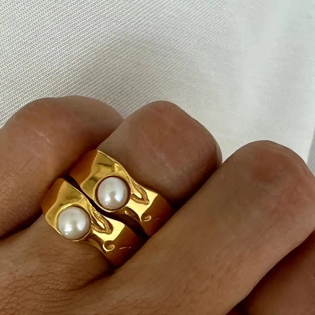Anillo Vintage Dorado con Perla
