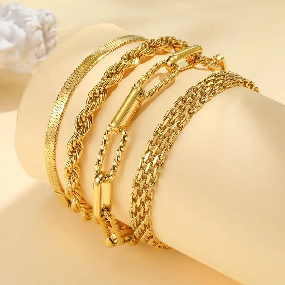 Set de Pulseras Apilables Doradas con Perlas