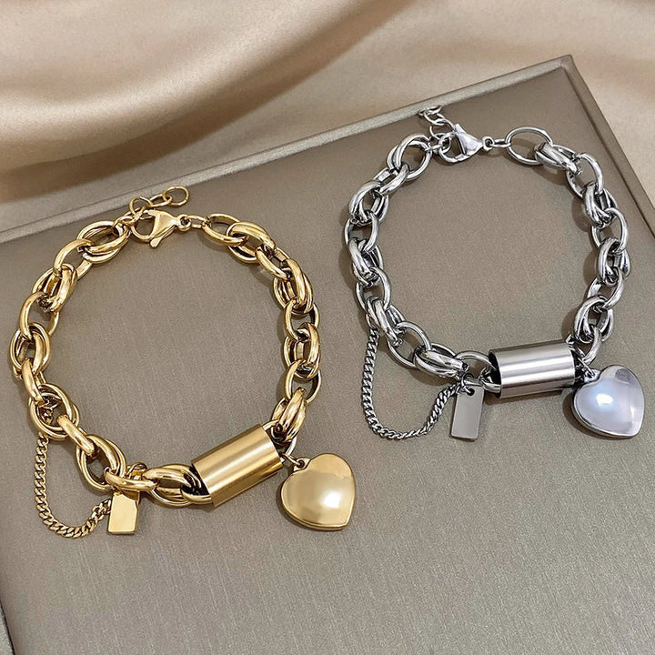 Pulsera Gruesa Corazón Colgante