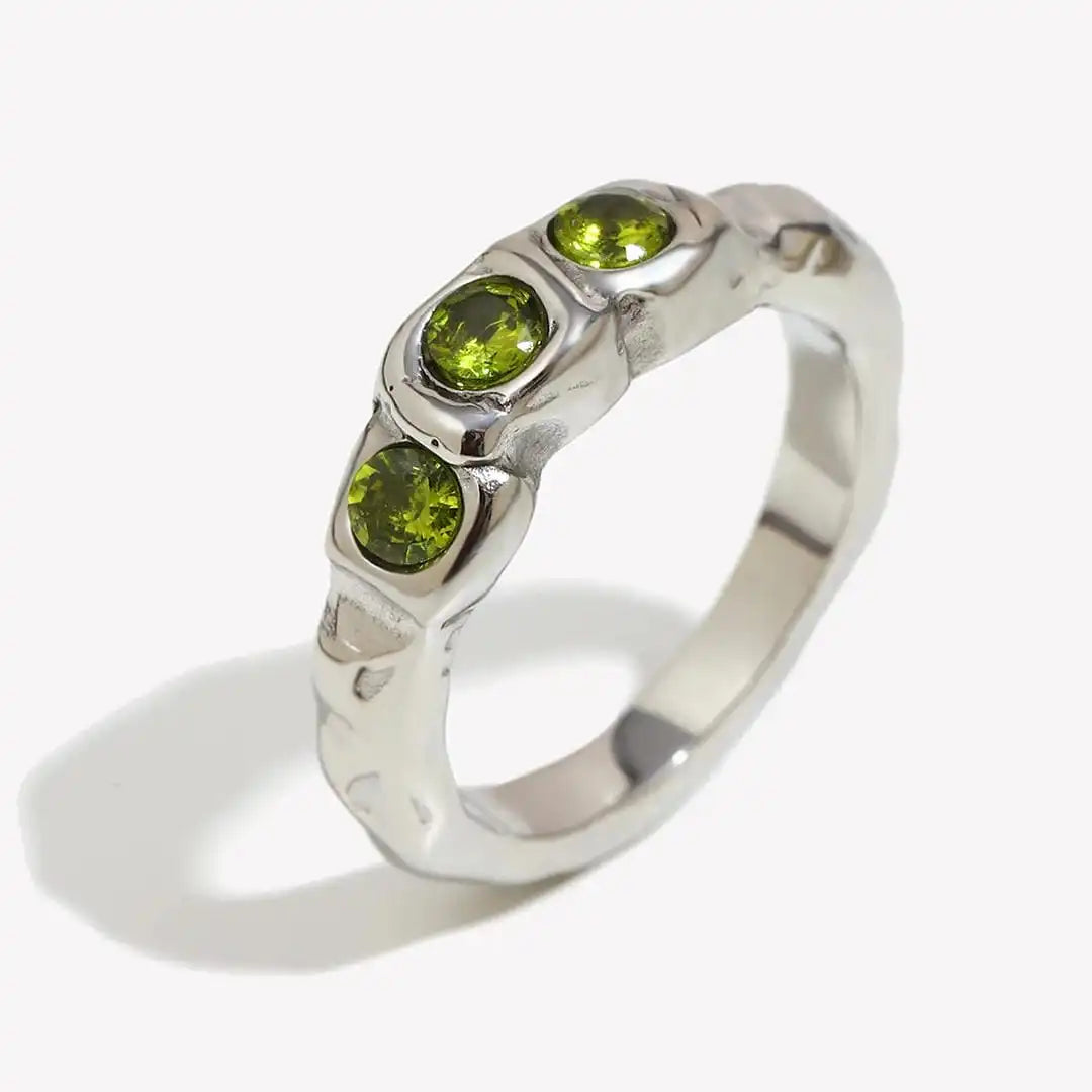 Anillo Vintage Dorado con Piedra Incrustada