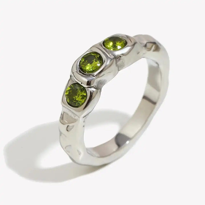 Anillo Vintage Dorado con Piedra Incrustada