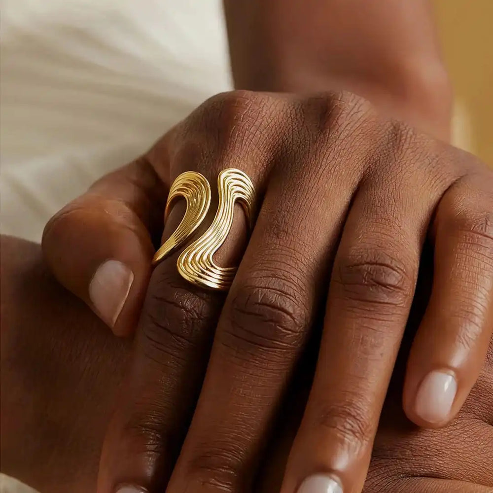 Anillo Dorado con Bolitas Exquisito