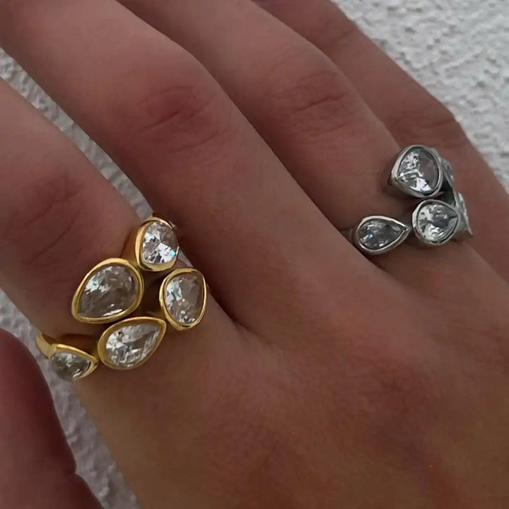 Anillo Racimo Lágrima Cinco Piedras
