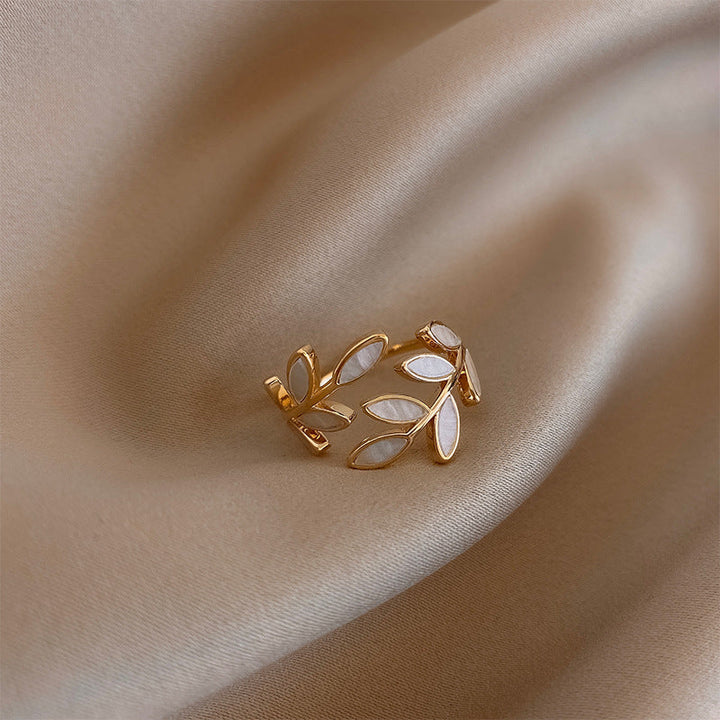Anillo Hoja Blanca Ajustable
