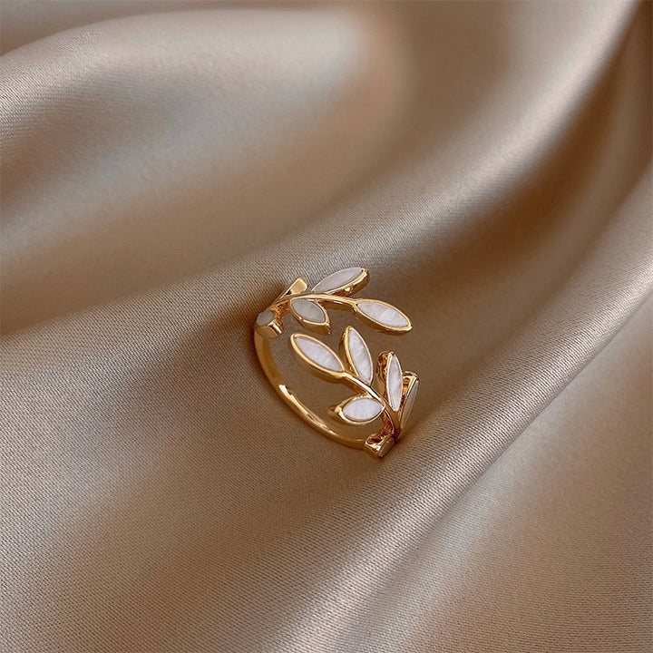 Anillo Hoja Blanca Ajustable