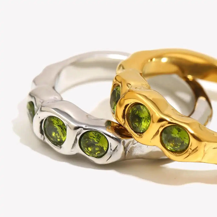 Anillo Vintage Dorado con Piedra Incrustada