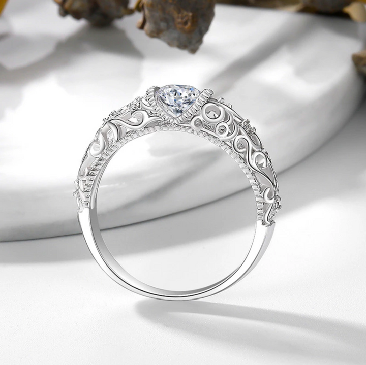 Elegante Anillo de Plata