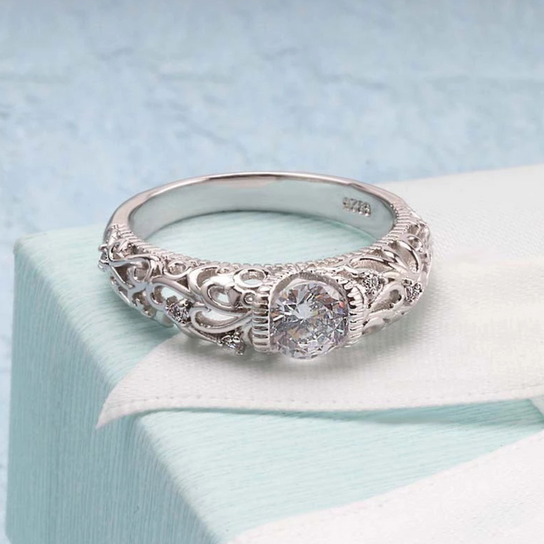 Elegante Anillo de Plata