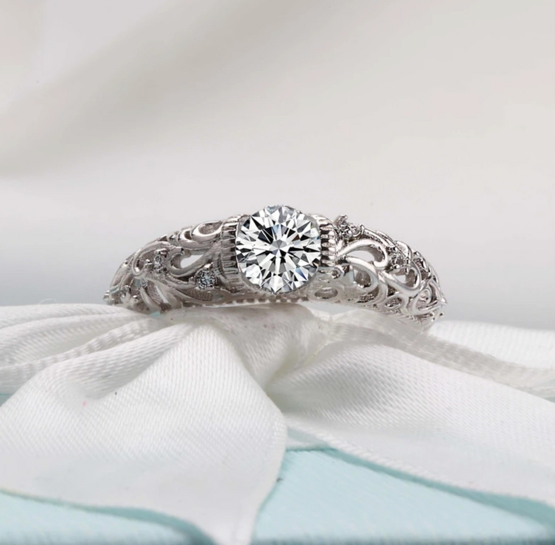 Elegante Anillo de Plata