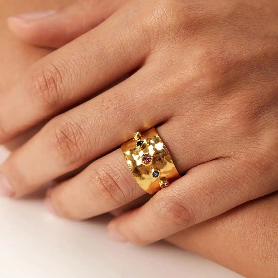 Anillo Vintage Dorado con Circonitas