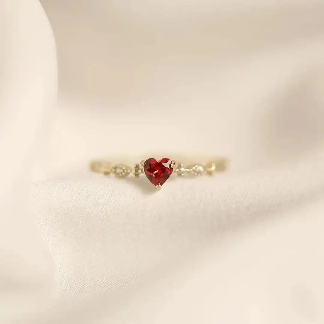 Anillo Banda Corazón con Marquesas
