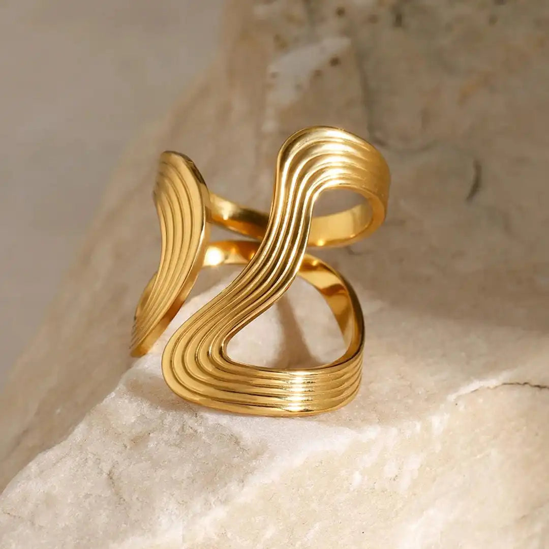 Anillo Dorado con Bolitas Exquisito