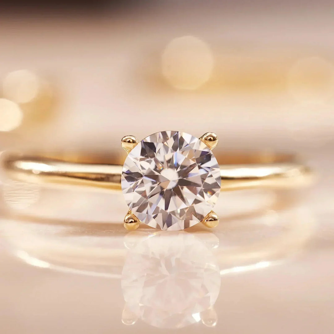 Anillo Solitario Clásico Dorado