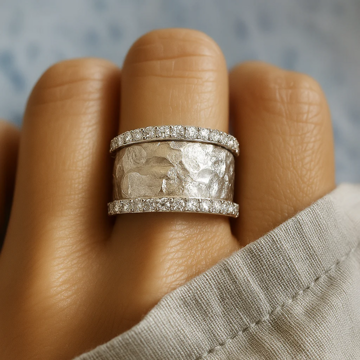 Anillo Plateado Vintage con Circonitas