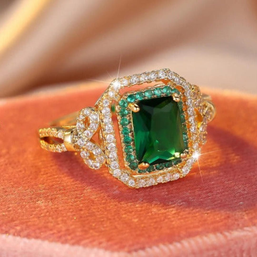 Anillo Cristal Verde Luminoso