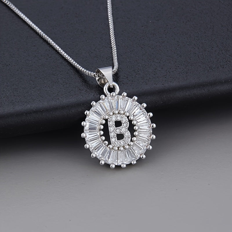 Collar Inicial con Circonitas Oro Blanco