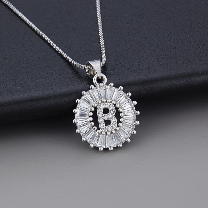 Collar Inicial con Circonitas Oro Blanco
