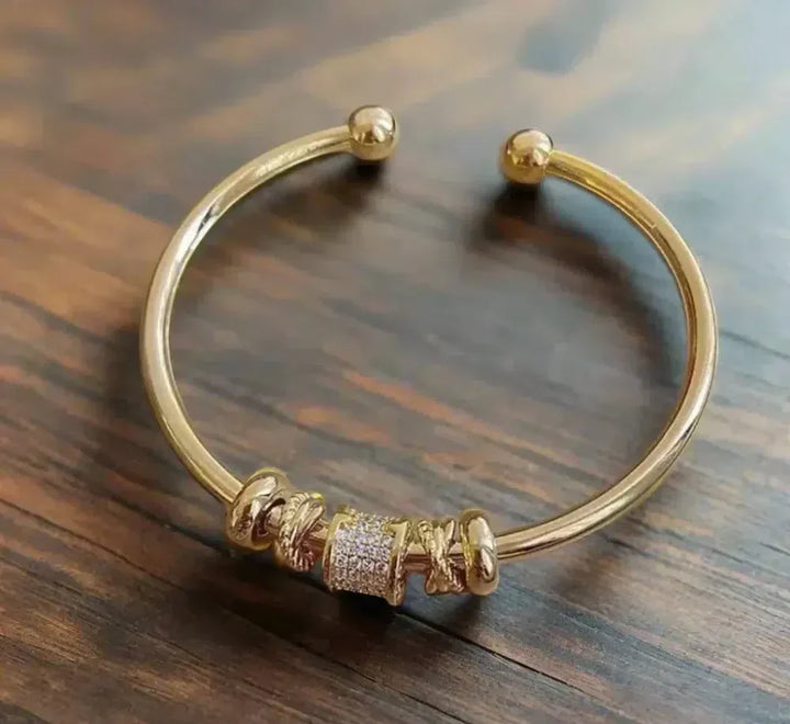 Pulsera Ajustable con Charms Dorados