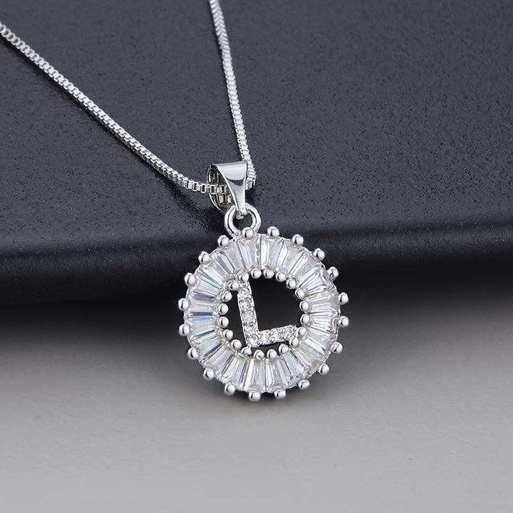 Collar Inicial con Circonitas Oro Blanco