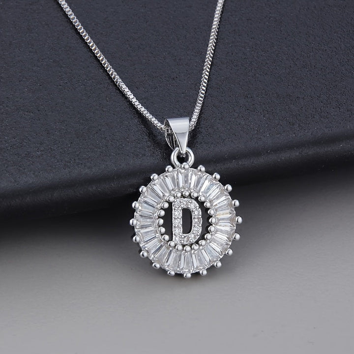 Collar Inicial con Circonitas Oro Blanco