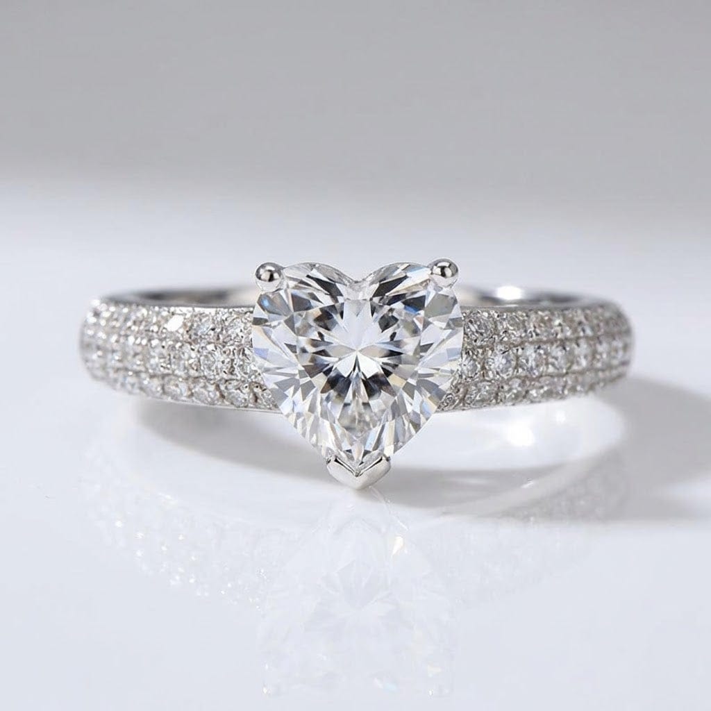 Anillo con Corazón y Cristal Plateado