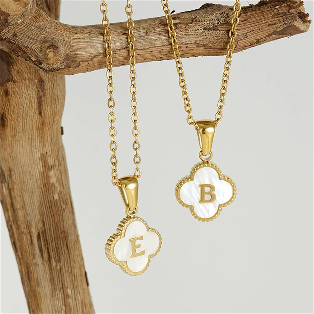 Collar de inicial en forma