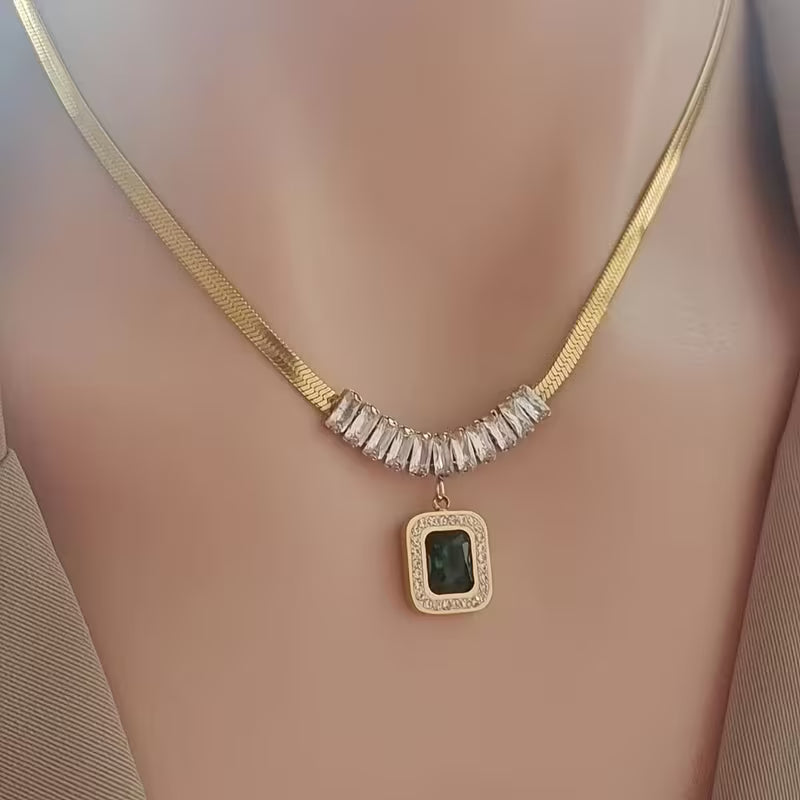 Collar Regalia Prismen con esmeralda Oro