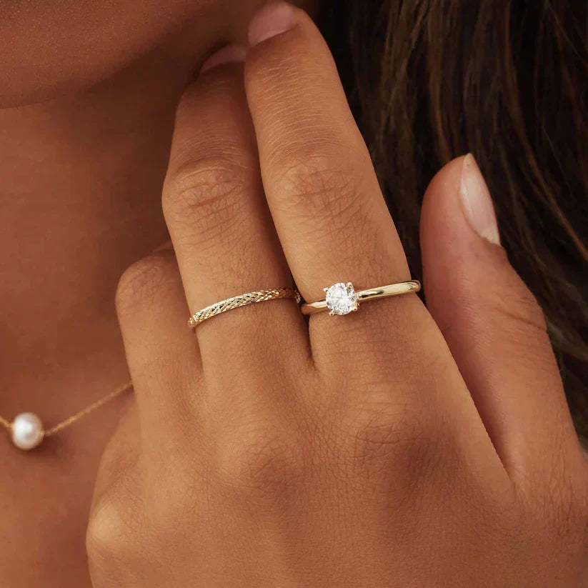 Anillo Fino Cruzado Dorado
