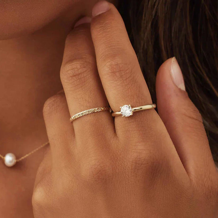 Anillo Fino Cruzado Dorado