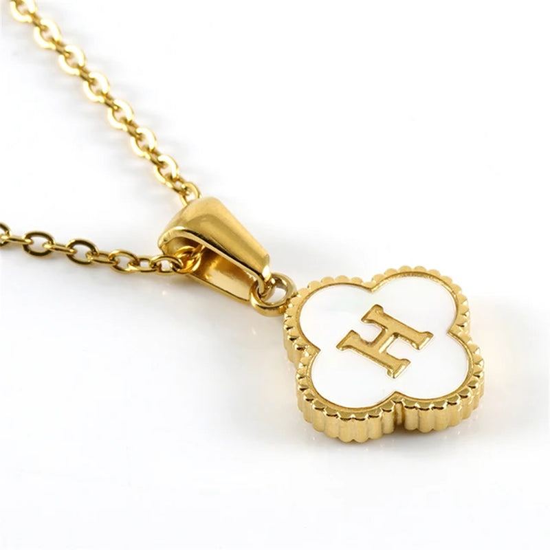 Collar de inicial en forma